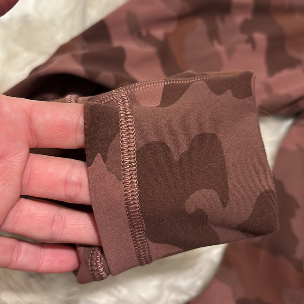 Lululemon camo hooded thumbhole jacket top 10 M/L - Picture 8 of 9